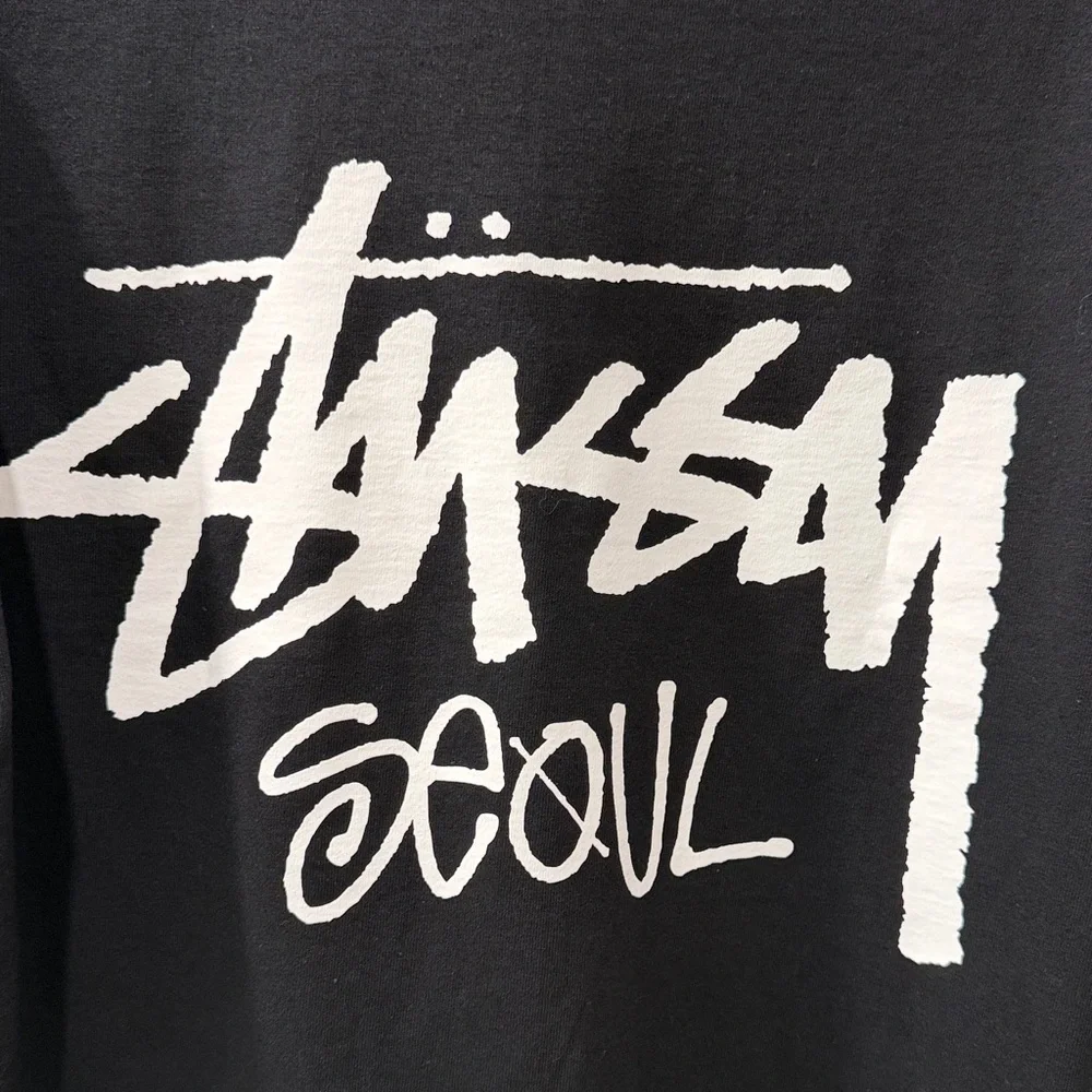 ✨Host pick✨Stussy Black and White Seoul Tee - Picture 3 of 5